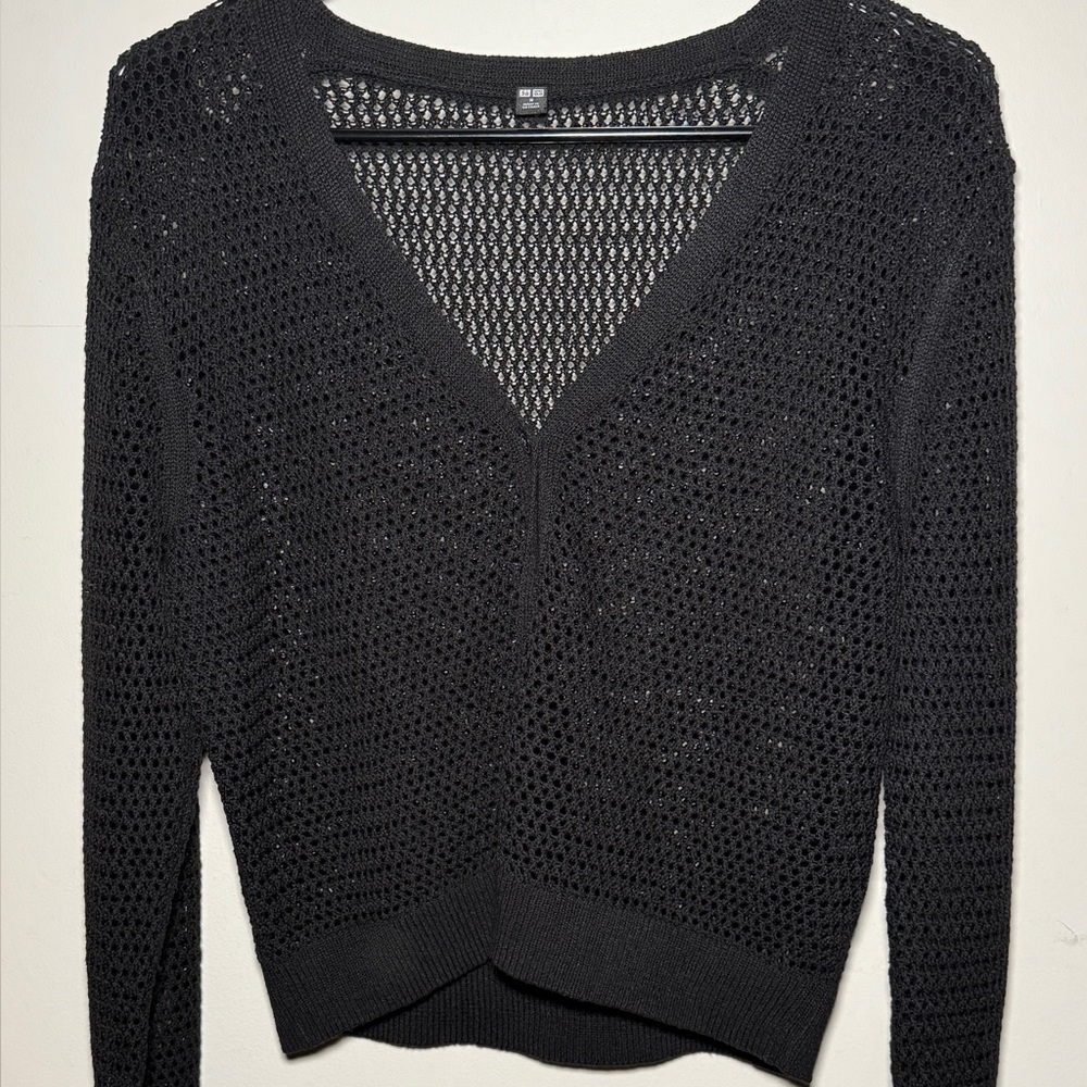 uniqlo black sweater